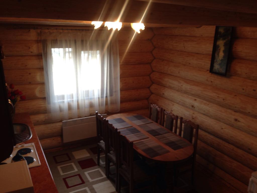 Smerekovyi Dvir Polyana  Bilik gambar